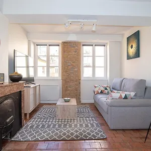 https://modern-and-cozy-in-the-heart-of-saint-jean.hotels-rhonealpes.com